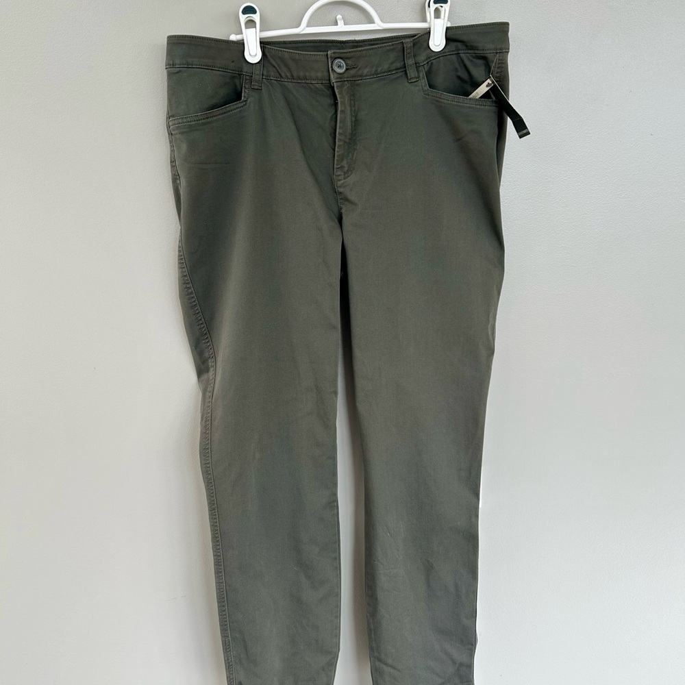 Denver Hayes Olive Green Straight Leg Pants with Smooth Cotton Blend Size 12x32